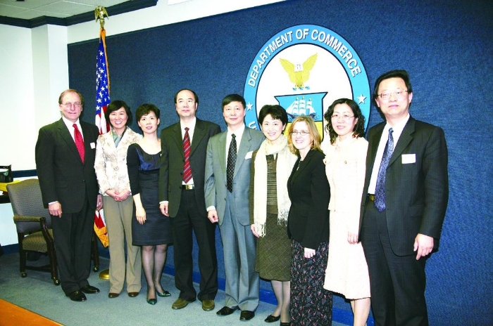 原國家食品藥品監(jiān)督管理局代表在美國商務部參加中美商貿(mào)聯(lián)委會醫(yī)藥組會談。