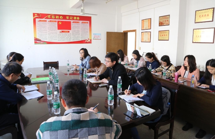 在龍南縣疾病預(yù)防控制中詳細(xì)詢問(wèn)疫苗購(gòu)買、存放、下發(fā)、接種等情況