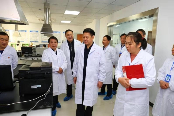 永州市委書(shū)記嚴(yán)華調(diào)研食品藥品監(jiān)管工作。