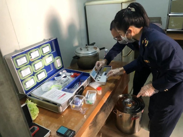 廈門集美區(qū)灌口市場(chǎng)監(jiān)管所保障口罩復(fù)工生產(chǎn)企業(yè)食品安全