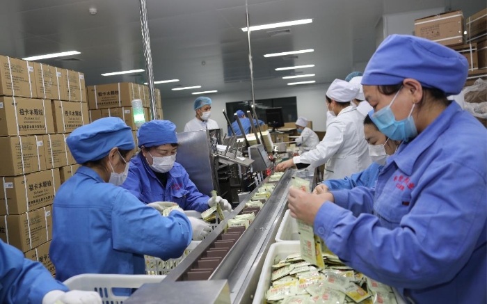 圖為新奇康藥業(yè)股份有限公司生產(chǎn)車間。