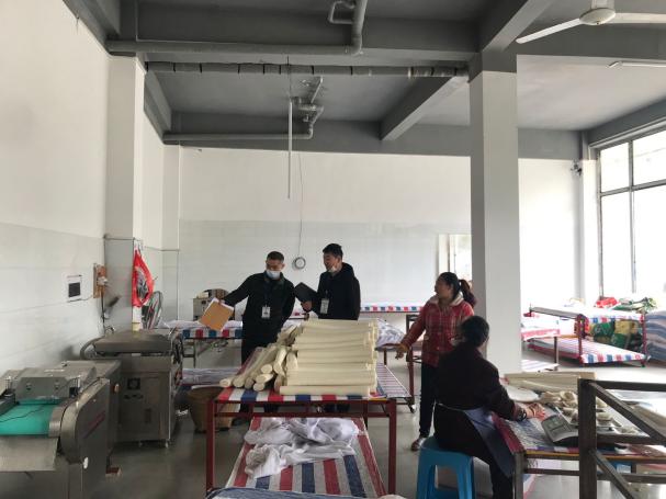 在2020年3月12日依法對(duì)轄區(qū)石廂子彝族鄉(xiāng)所有的食品小作坊進(jìn)行了全面檢查。