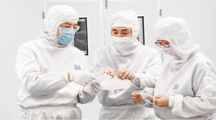 海南省藥監(jiān)局監(jiān)管人員現(xiàn)場指導(dǎo)醫(yī)用口罩生產(chǎn)籌備工作 海南省藥監(jiān)局監(jiān)管人員現(xiàn)場指導(dǎo)醫(yī)用口罩生產(chǎn)籌備工作