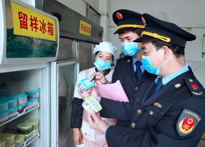 江西于都：開展畢業(yè)年級學(xué)生返?！暗谝徊汀笔称窓z查 (2)