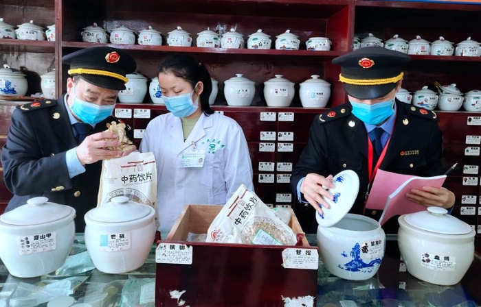 江西于都加強(qiáng)中藥飲片市場(chǎng)監(jiān)督檢查　 (2)