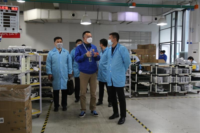 圖為天津市藥監(jiān)局在一家企業(yè)檢查調(diào)研。（天津市藥監(jiān)局供圖）