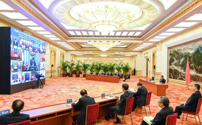 李克強出席東盟與中日韓抗擊新冠肺炎疫情領導人特別會議