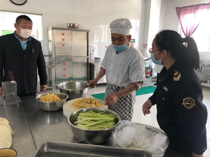 內(nèi)蒙古西烏旗市場(chǎng)監(jiān)督管理局聯(lián)合開(kāi)展養(yǎng)老機(jī)構(gòu)食品安全專項(xiàng)檢查
