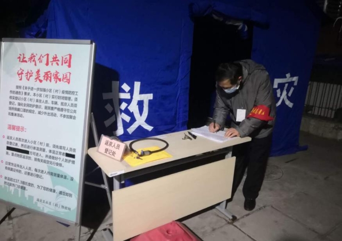 讓團(tuán)徽在抗疫一線更加閃亮