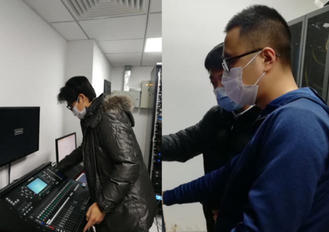 李銀騔（左）、師云（右）在工作中。