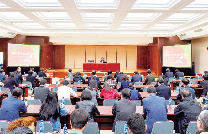 圖為黨校舉行形勢(shì)與任務(wù)報(bào)告會(huì)。