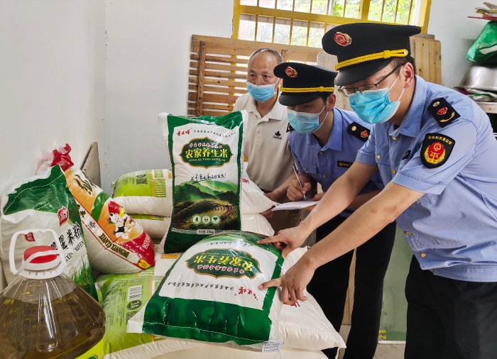江西于都突擊檢查校園食品安全