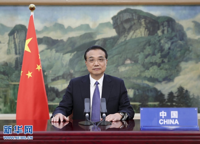 6月4日晚，國務院總理李克強在全球疫苗峰會視頻會議上發(fā)表致辭。 新華社記者 丁海濤 攝
