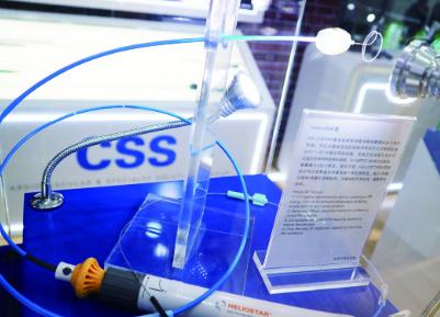 圖為強(qiáng)生醫(yī)療在第二屆進(jìn)博會(huì)上展示的多電極射頻球囊消融導(dǎo)管。本報(bào)記者 落楠 攝