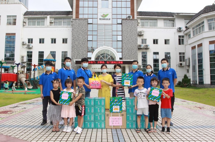 圖為慰問活動現(xiàn)場。（吳東 攝）