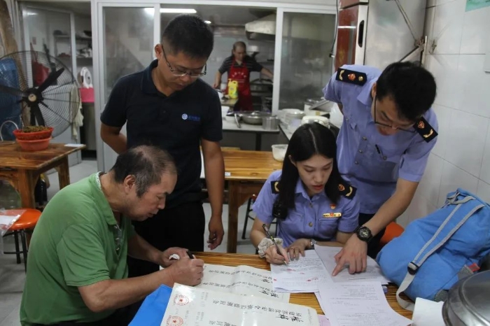 福建南平市延平區(qū)市場(chǎng)監(jiān)督管理局開展早餐食品抽檢聯(lián)合行動(dòng)