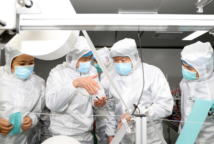 督導組一行在西安比亞迪電子有限公司檢查醫(yī)用口罩生產(chǎn)情況