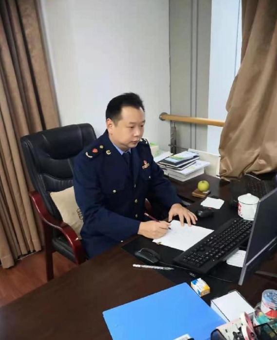 韓剛毅，現(xiàn)為溫州市市場監(jiān)管局藥品認(rèn)證檢查中心主任，從2003年開始從事醫(yī)療器械監(jiān)管工作，國家級第四批醫(yī)療器械檢查員。