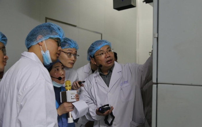 國家級檢查員楊國華帶領(lǐng)學(xué)員實訓(xùn)現(xiàn)場 國家級檢查員楊國華帶領(lǐng)學(xué)員實訓(xùn)現(xiàn)場