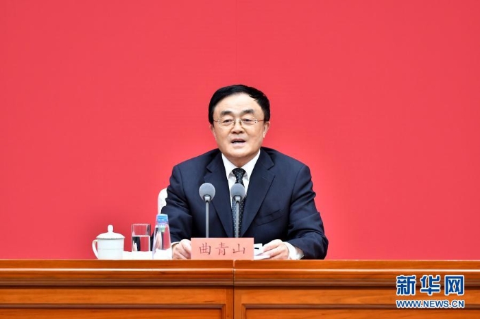 　3月23日，中共中央在北京舉行新聞發(fā)布會，介紹中國共產(chǎn)黨成立100周年慶?；顒佑嘘P(guān)情況，并答記者問。這是中央黨史和文獻研究院院長曲青山在發(fā)布會上介紹有關(guān)情況。新華社記者 李鑫 攝