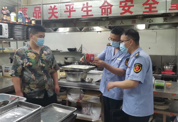 圖為檢查現(xiàn)場。