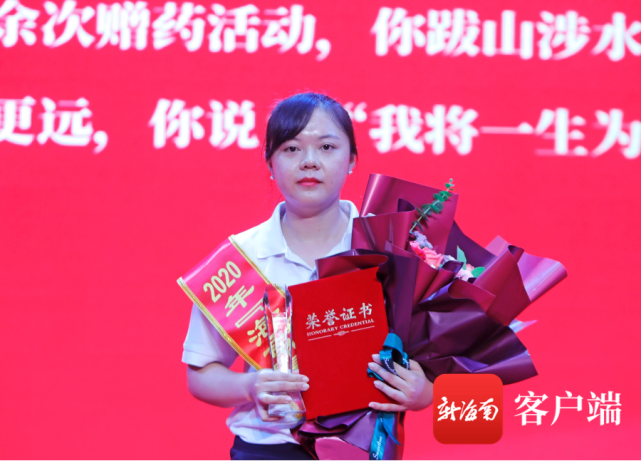 揭曉第八位最美執(zhí)業(yè)藥師——吳曼嫚。記者 汪承賢攝