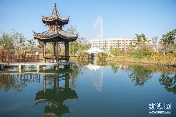 嘉興市海鹽縣綠能環(huán)保項(xiàng)目園區(qū)景觀（2020年12月17日攝）。新華社發(fā)（江漢 攝）