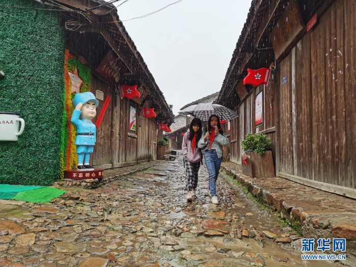 這是位于福建龍巖長汀縣中復(fù)村紅軍街（4月27日攝）。新華社記者秦宏攝