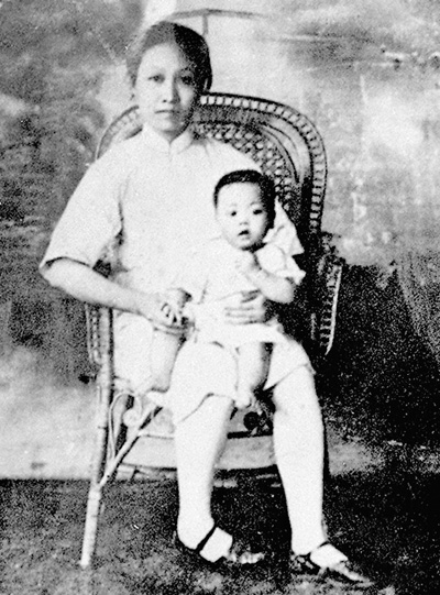 趙一曼與兒子的合影。新華社發(fā)