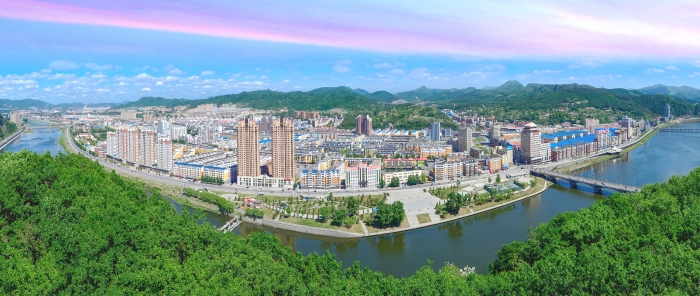 圖1為全國首個“中國醫(yī)藥城”——吉林省通化市。 