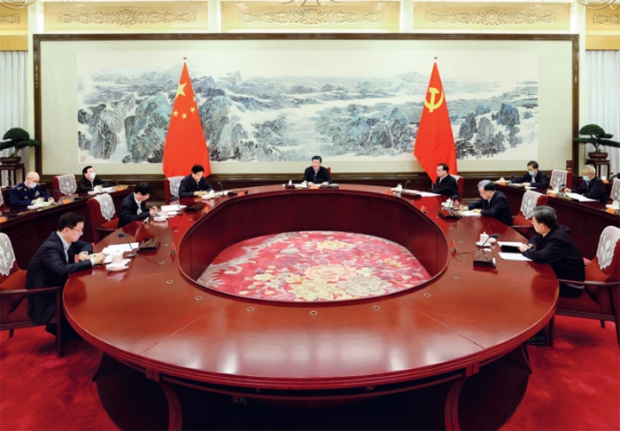 2020年12月24日至25日，中共中央政治局召開民主生活會，中共中央總書記習(xí)近平主持會議并發(fā)表重要講話?！⌒氯A社記者 鞠鵬/攝