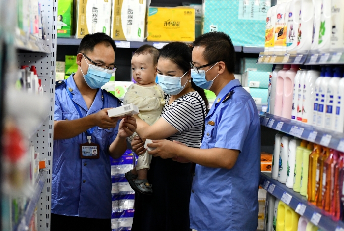 圖為檢查現(xiàn)場(chǎng)。（陳培建 攝）