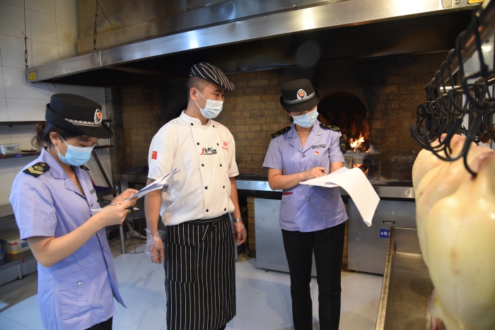 圖為檢查現(xiàn)場。