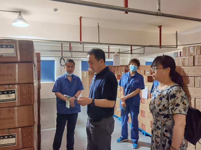 圖為吉林檢查分局在吉林市鹿王制藥股份有限公司開展“大調(diào)研 大走訪”活動。（葉陽歡攝）