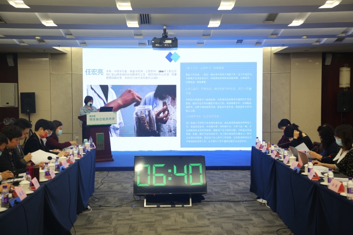 為第三屆“尋找身邊最美藥師”活動初審會議上，參會代表講述執(zhí)業(yè)藥師事跡。（劉新楊 攝）