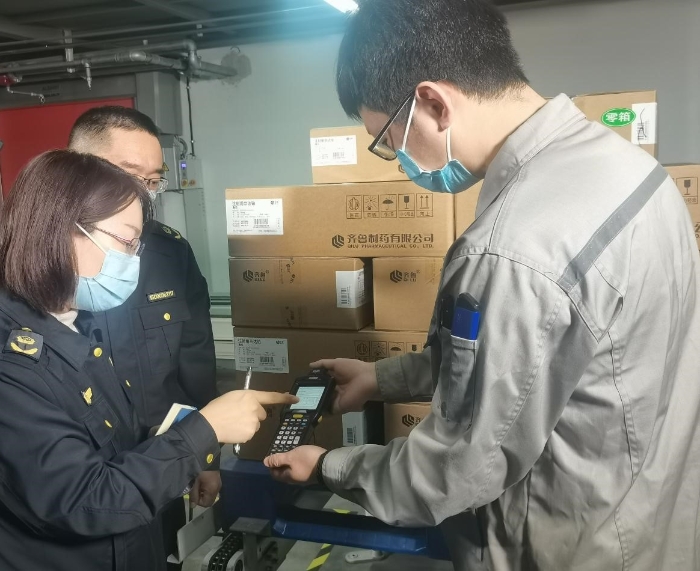 圖為檢查現(xiàn)場。