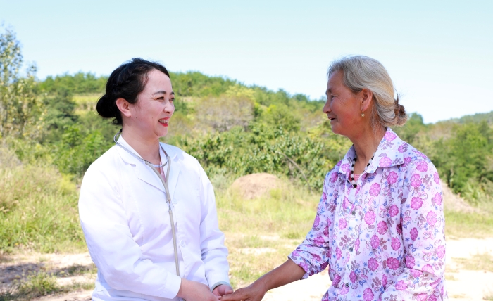 甘肅省-平?jīng)鍪?靈臺縣-利眾康醫(yī)藥-白小燕（工作照）