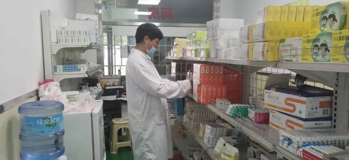 貴州省六盤水市盤州市?；l(xiāng)衛(wèi)生院胡盛工作照