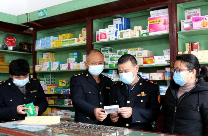 檢查現(xiàn)場。