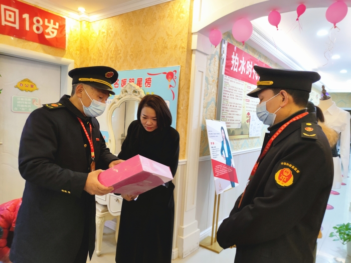 圖為檢查現(xiàn)場。