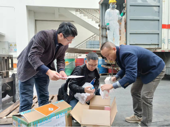 福建省藥監(jiān)局廈門藥品稽查辦組織開展罰沒物資集中銷毀行動 福建省藥監(jiān)局廈門藥品稽查辦組織開展罰沒物資集中銷毀行動