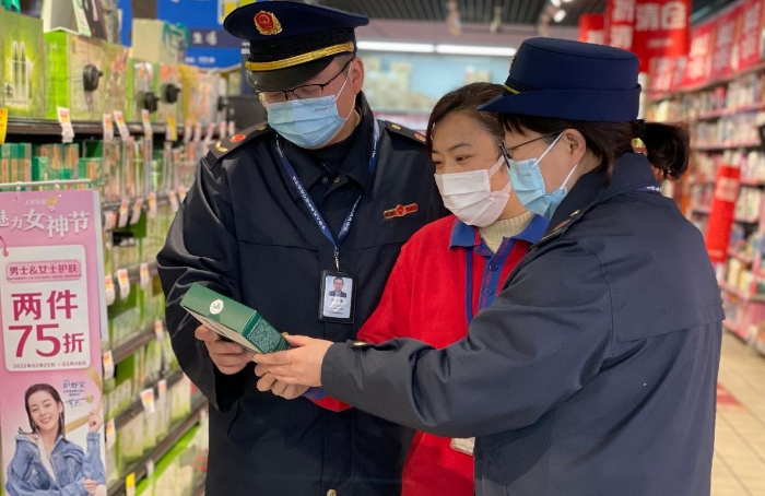 圖為檢查現(xiàn)場(chǎng) 圖為檢查現(xiàn)場(chǎng)