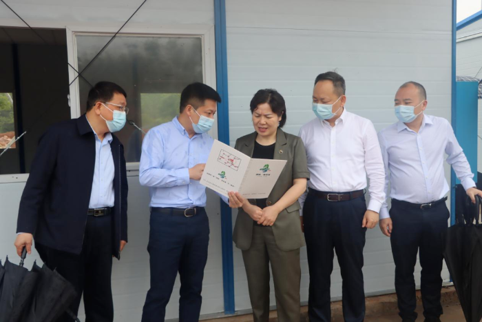 圖為調(diào)研組在湖南粵浙城調(diào)研。