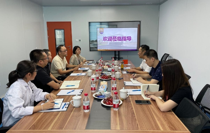 服務(wù)小分隊在辰光制藥召開座談會