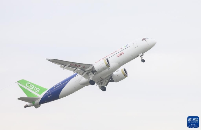 這是在陜西省蒲城縣拍攝的C919大飛機的試飛機（2022年7月18日攝）。新華社記者 丁汀 攝