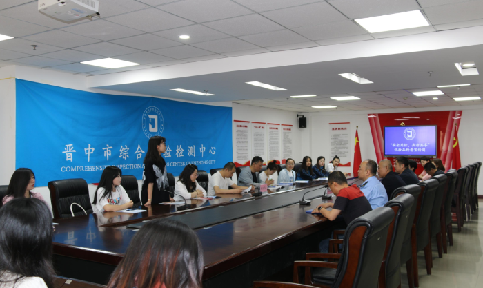 圖為該局組織化妝品安全知識問答活動現(xiàn)場。