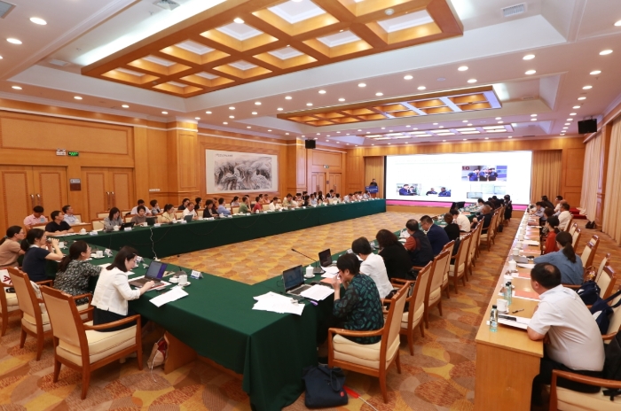 圖為第五屆“尋找身邊最美藥師”活動初審會現(xiàn)場