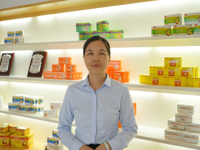 海南省-海口市-海南葫蘆娃藥業(yè)集團(tuán)股份有限公司-劉萍--6寸工作照2 海南省-??谑?海南葫蘆娃藥業(yè)集團(tuán)股份有限公司-劉萍--6寸工作照2