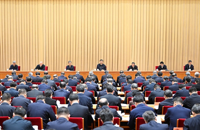 10月30日至31日，中央金融工作會議在北京舉行。中共中央總書記、國家主席、中央軍委主席習(xí)近平出席會議并發(fā)表重要講話。李強(qiáng)、趙樂際、王滬寧、蔡奇、丁薛祥、李希出席會議。新華社記者 燕雁 攝