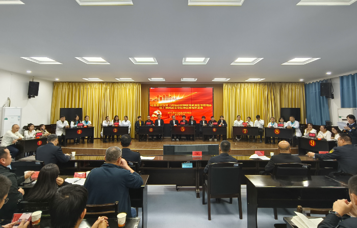 圖為吐魯番市安全用藥月啟動(dòng)儀式暨藥品法律法規(guī)知識(shí)競(jìng)賽現(xiàn)場(chǎng)。